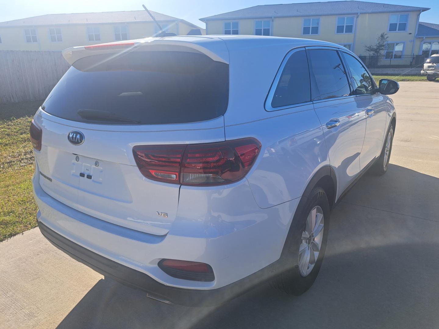 2019 White /GRAY Kia Sorento LX V6 2WD (5XYPG4A56KG) with an 3.3L V6 DOHC 24V engine, 6A transmission, located at 1181 Aurora Rd, Melbourne, FL, 32935, (321) 241-1100, 28.132914, -80.639175 - Photo#1